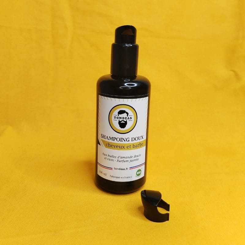 shampoing pour la barbe shampoing barbe naturel 200ML EN POSITION VERTICALE ET SON BOUCHON