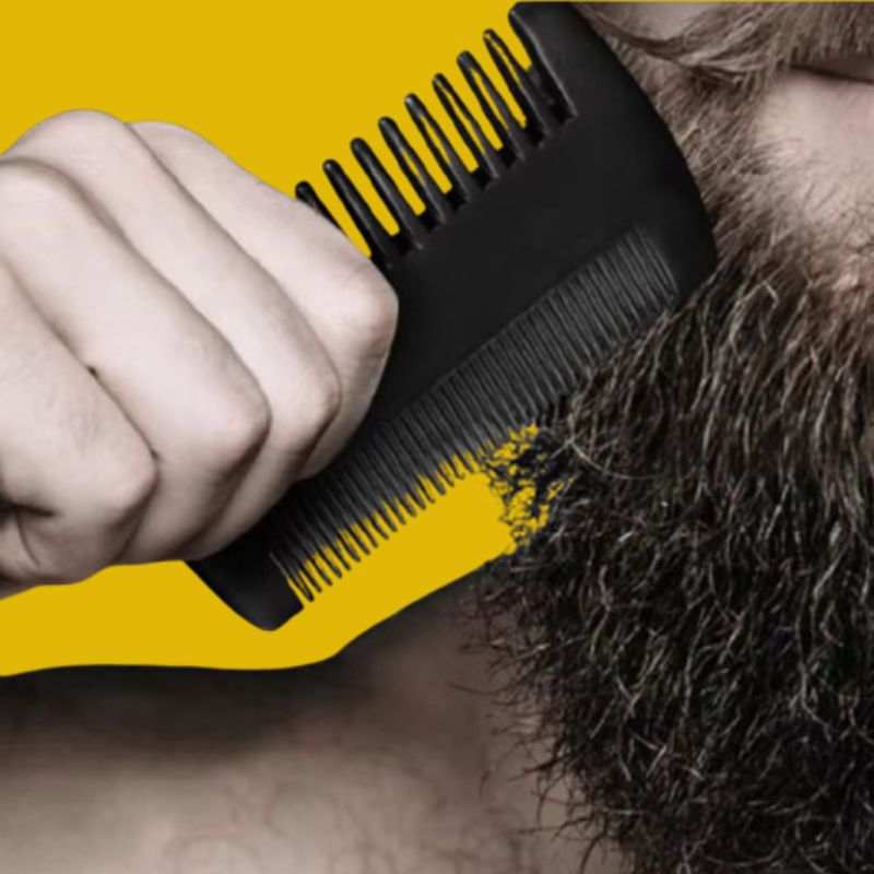un modèle tiens  peigne barbe en bois